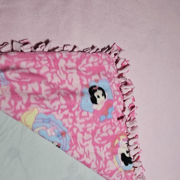 homemade hand tied pink Snow White baby throw blanket  approx. 52" by 60" - Picture 3 of 15